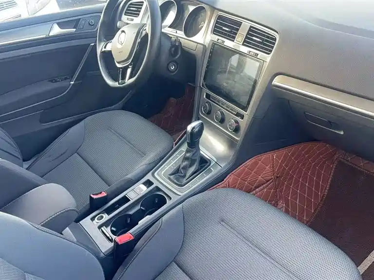 Volkswagen Golf 2016 1.6L AT Comfort