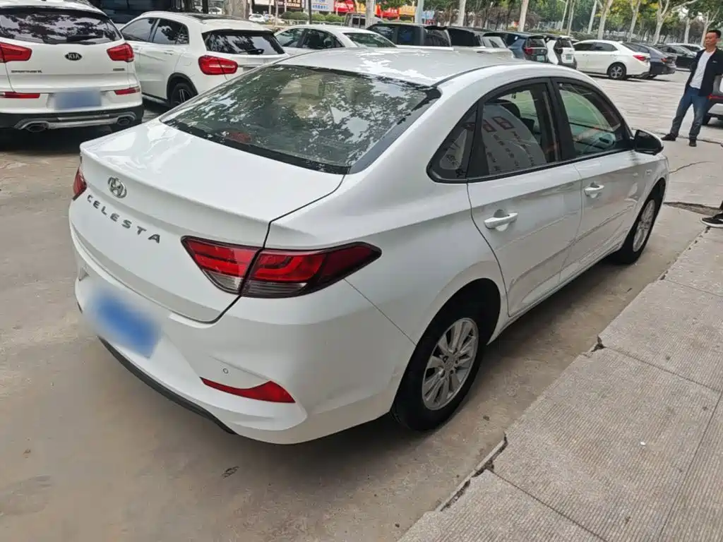 Hyundai Elantra — миниатюра 7