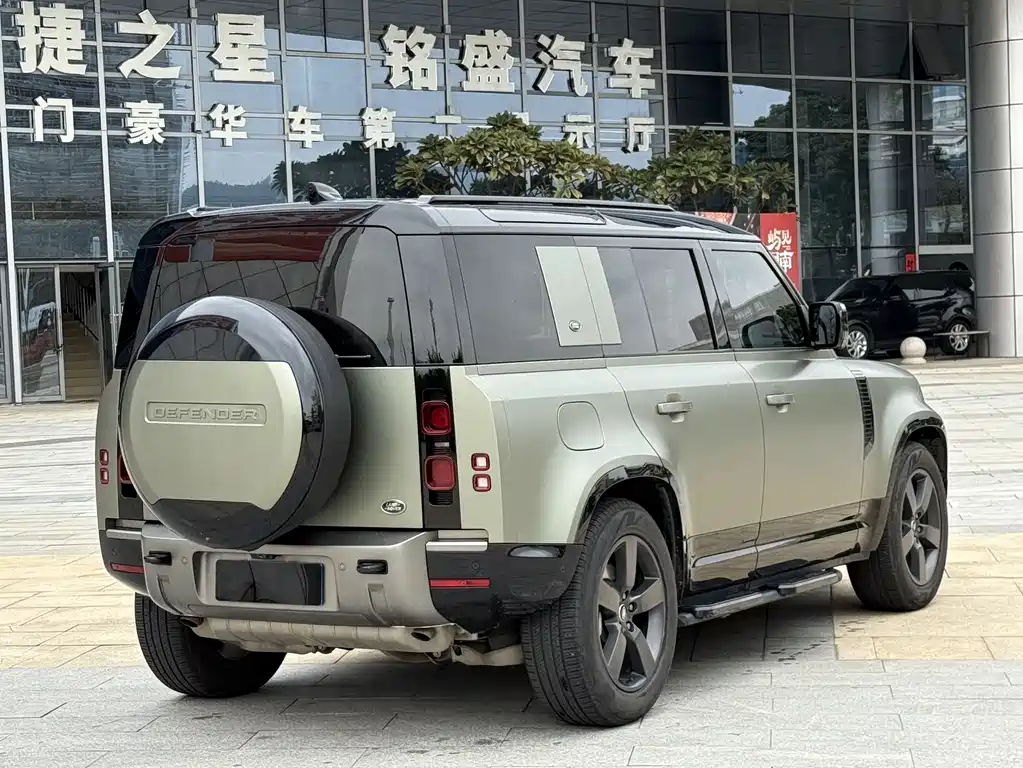 LAND ROVER DEFENDER