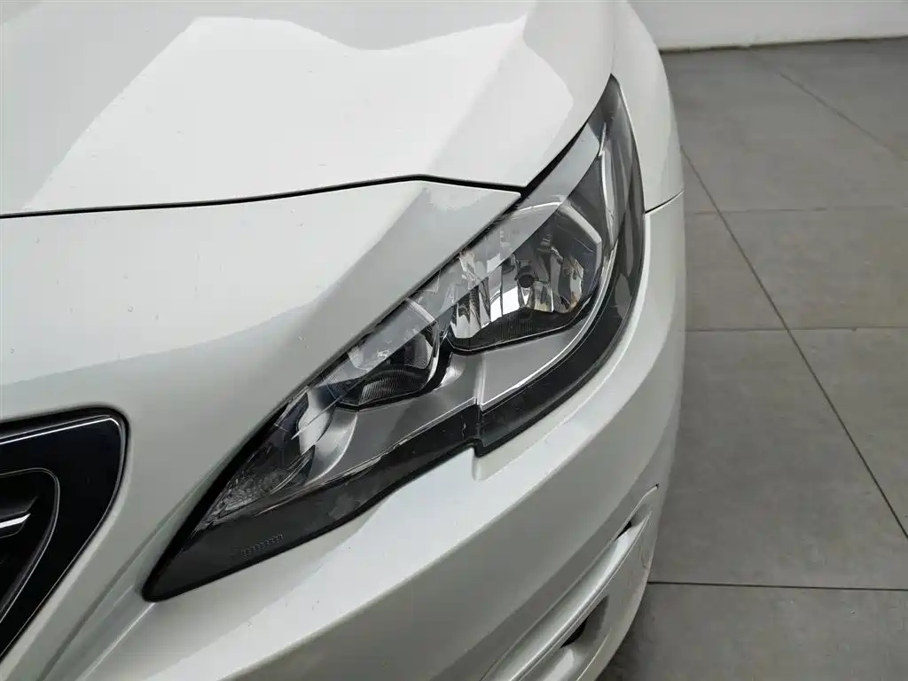 Peugeot 408 2014 1.8L AT Luxury