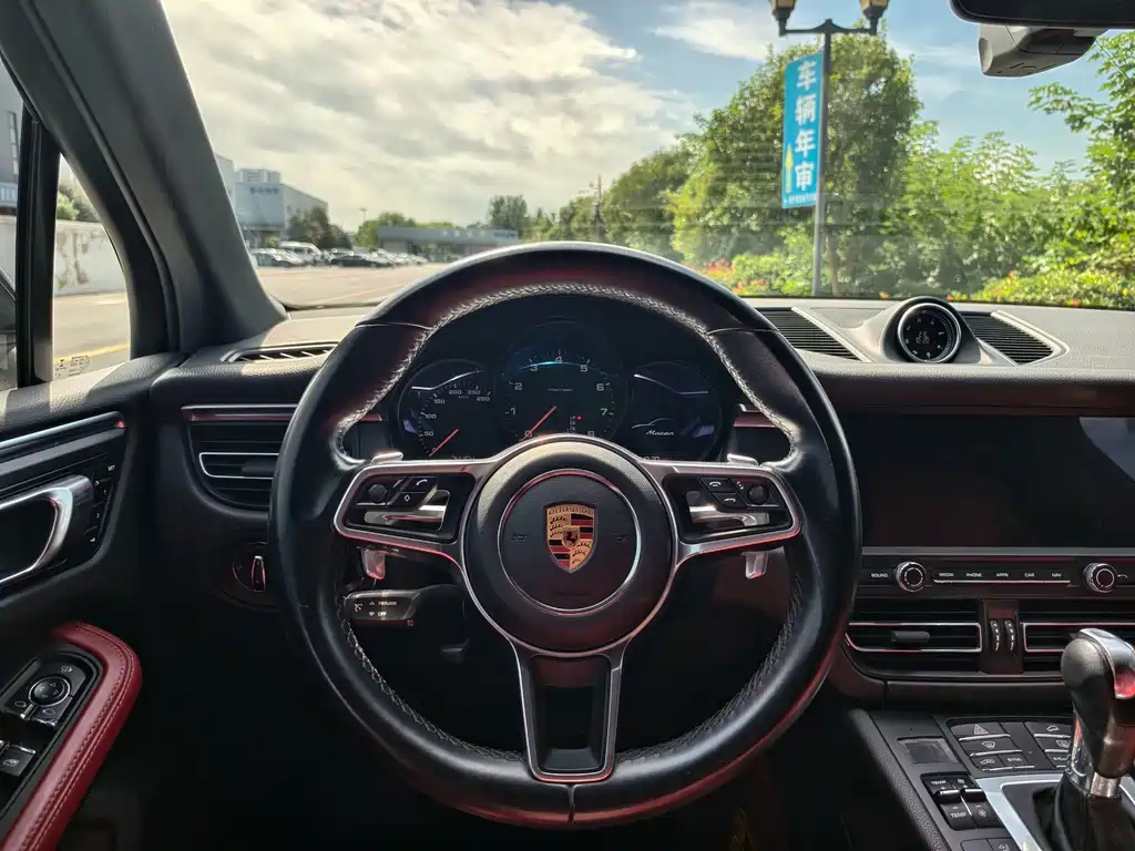 Porsche Macan — миниатюра 7