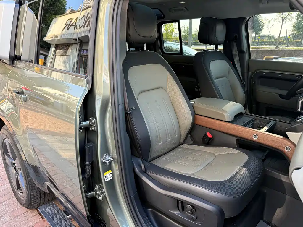 Land Rover Defender — миниатюра 25