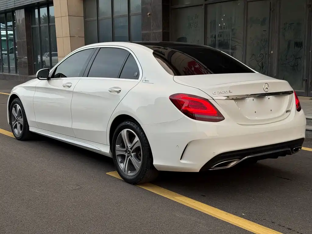 Mercedes-Benz C-Class — миниатюра 6
