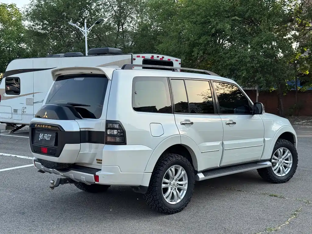 Mitsubishi V97 2018 3.8L AT