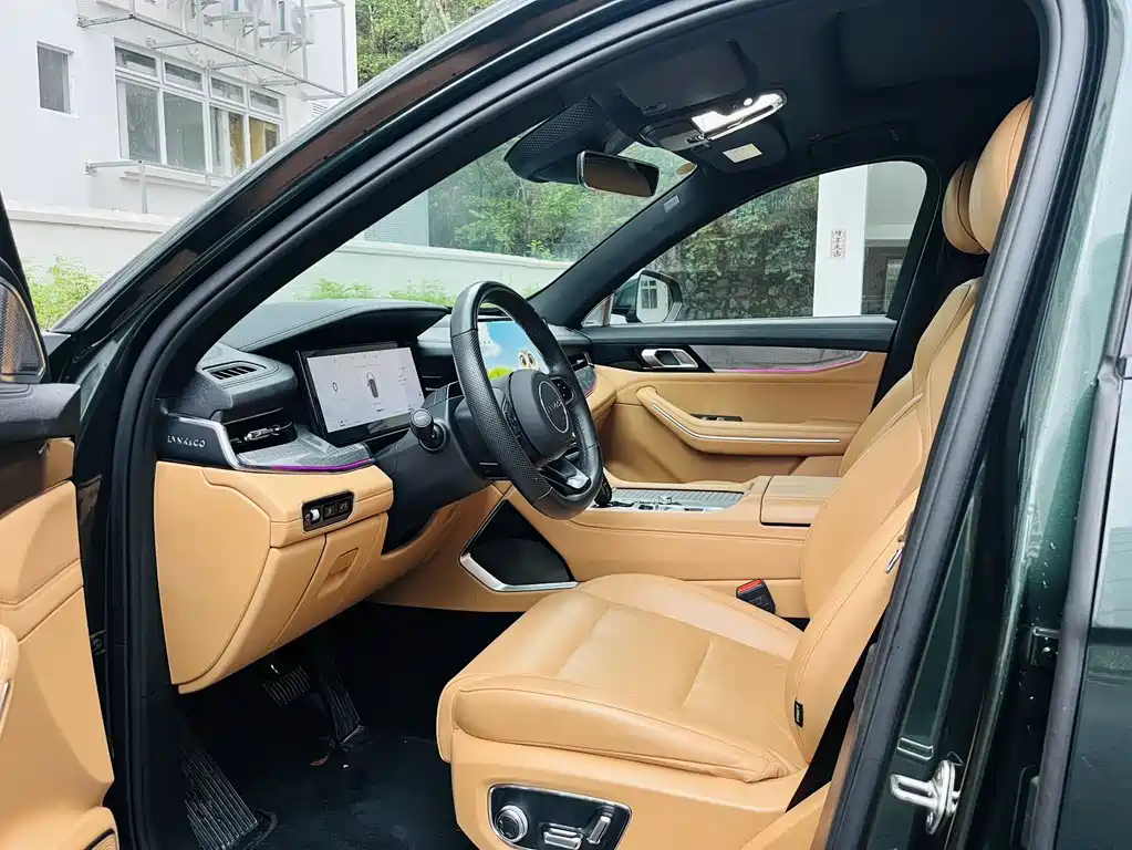 Lynk & Co 09 EM-P 2024 2.0TD EM-P ULTRA мест
