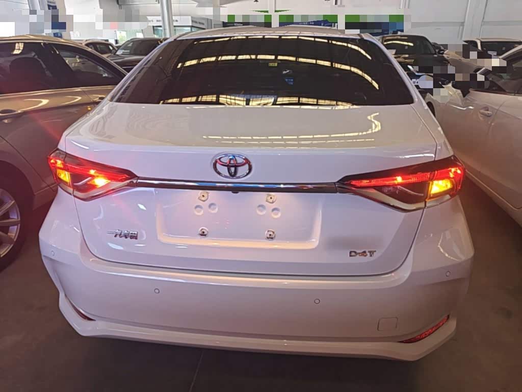 Toyota Corolla 1.2 л 2022 г. Белый, пробег 29900 км