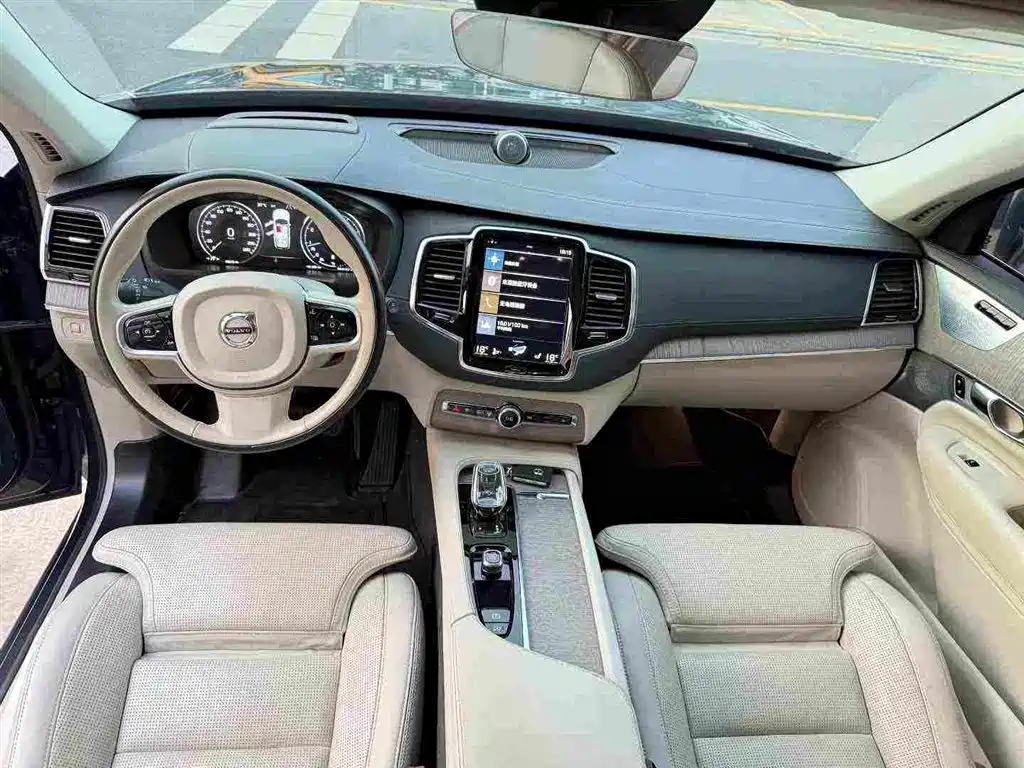 Volvo XC90 — миниатюра 6