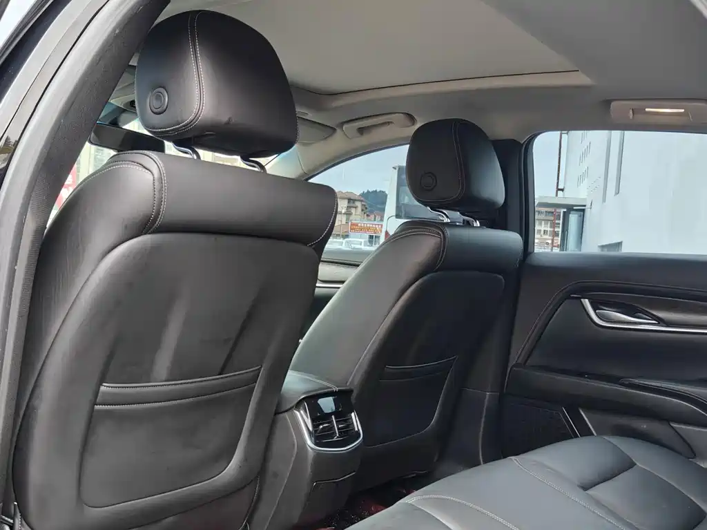 Cadillac XTS — миниатюра 6