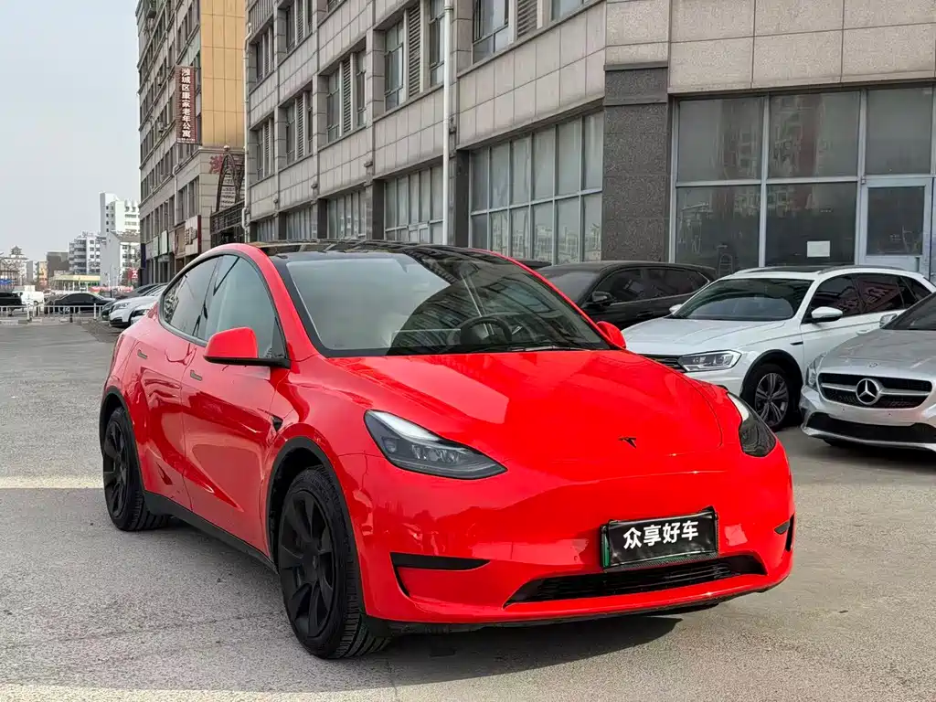 TESLA MODEL Y