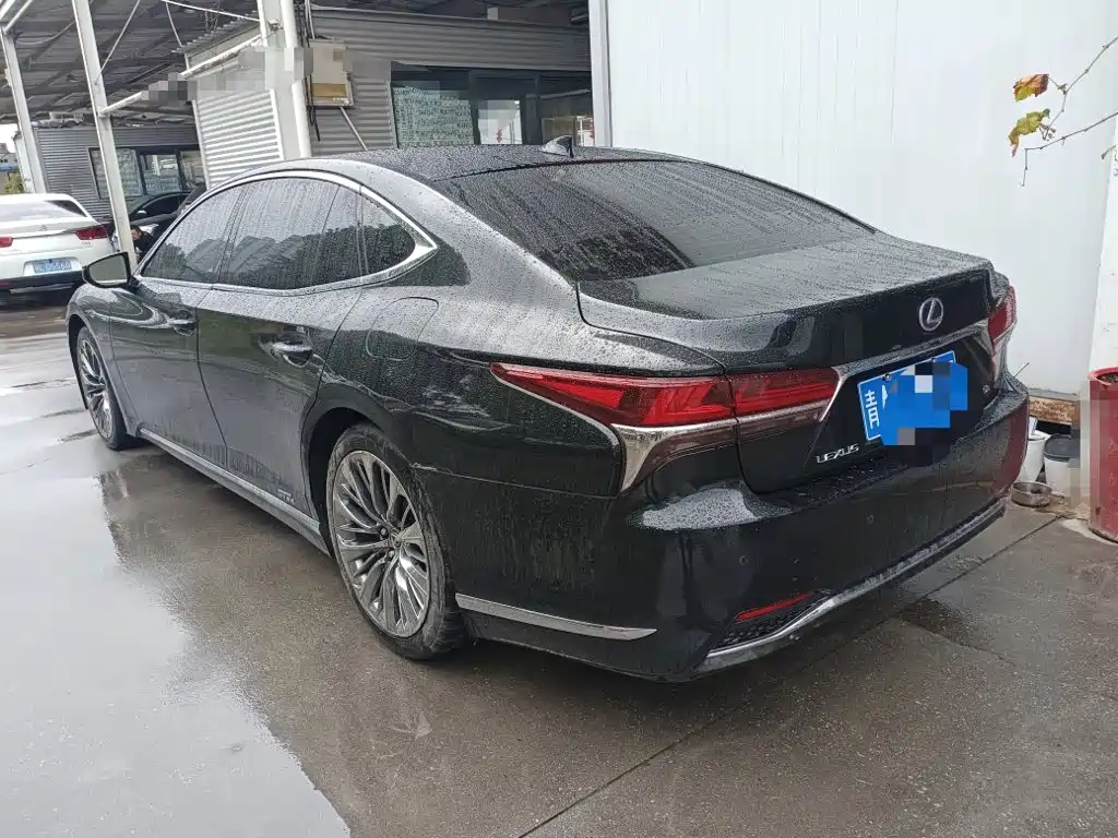 Lexus LS — миниатюра 4