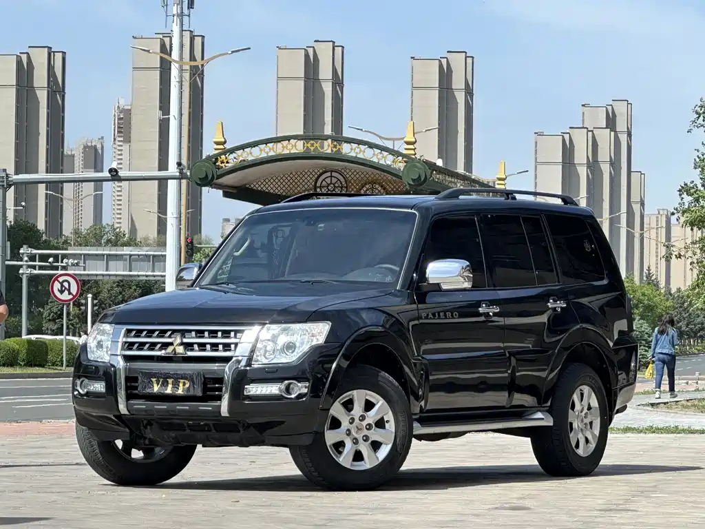 Купить Mitsubishi Pajero (Import)