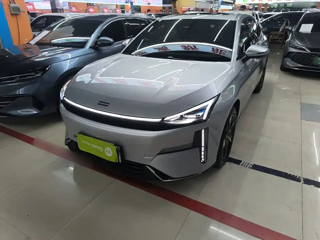 Geely Galaxy L6 2025 EM-i 140km Star Ship Edition