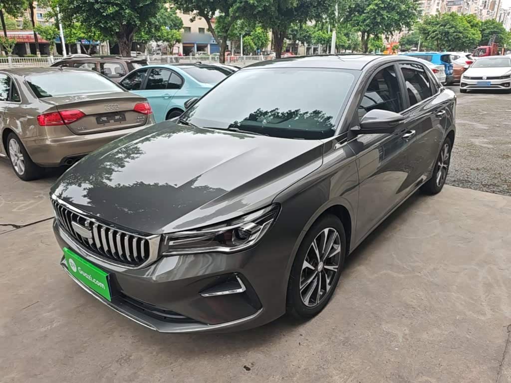 Geely Emgrand 1.5 л 2024 г. Серебристо-серый, пробег 8900 км