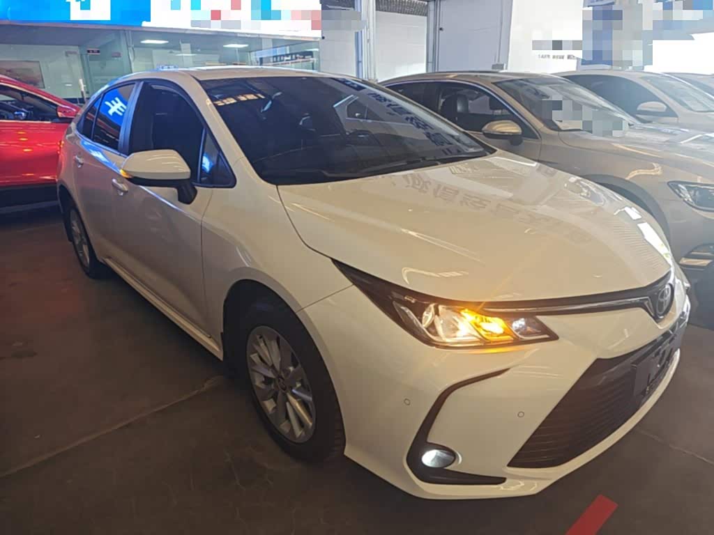 Toyota Corolla 1.2 л 2022 г. Белый, пробег 29900 км