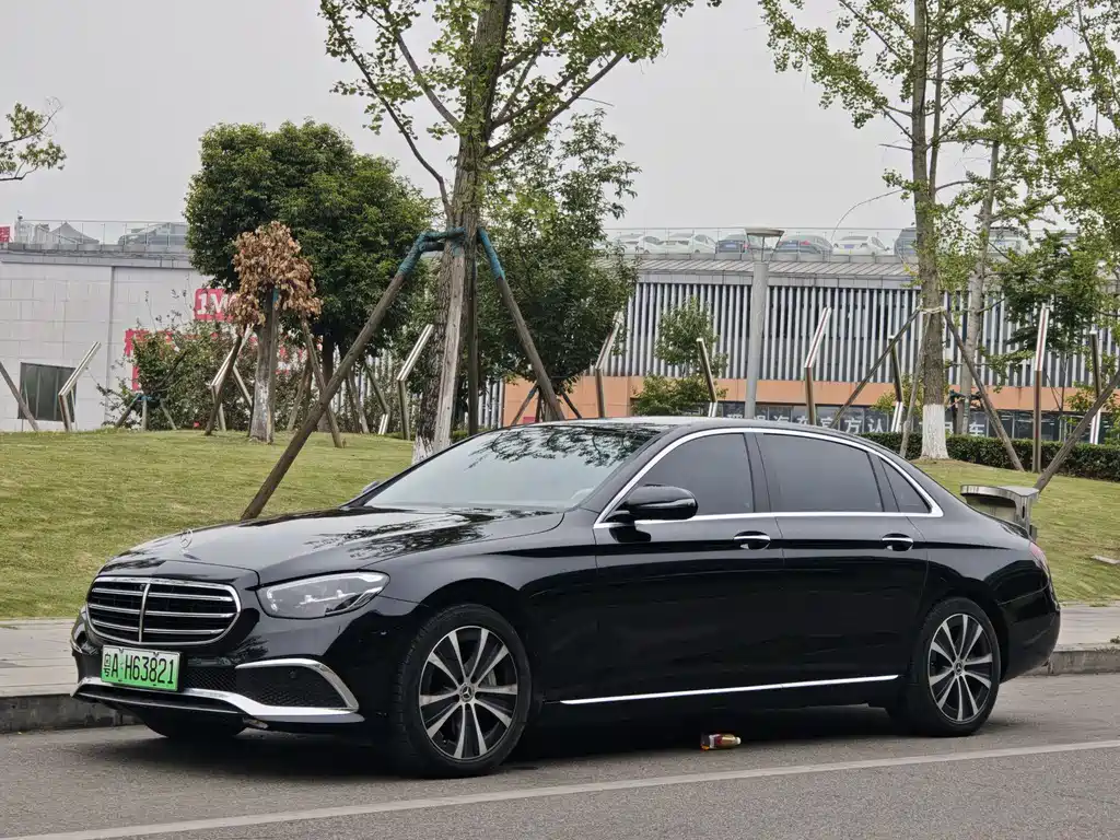 Mercedes-Benz E-Class NEV 2022 Facelift 3 E 350 e L Plug-in Hybrid Dynamic Power Sedan
