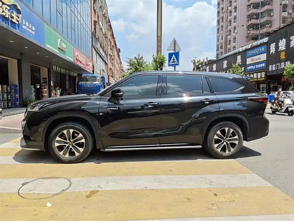 Toyota Crown Kluger — миниатюра 3