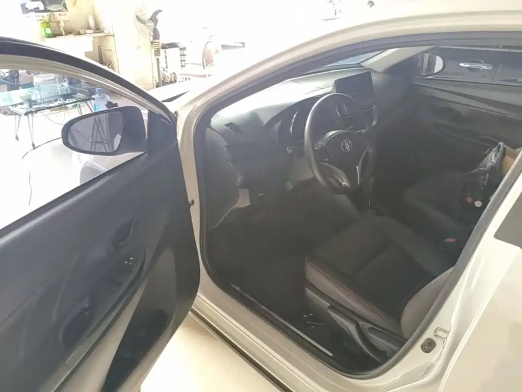 Toyota Yaris L — миниатюра 16