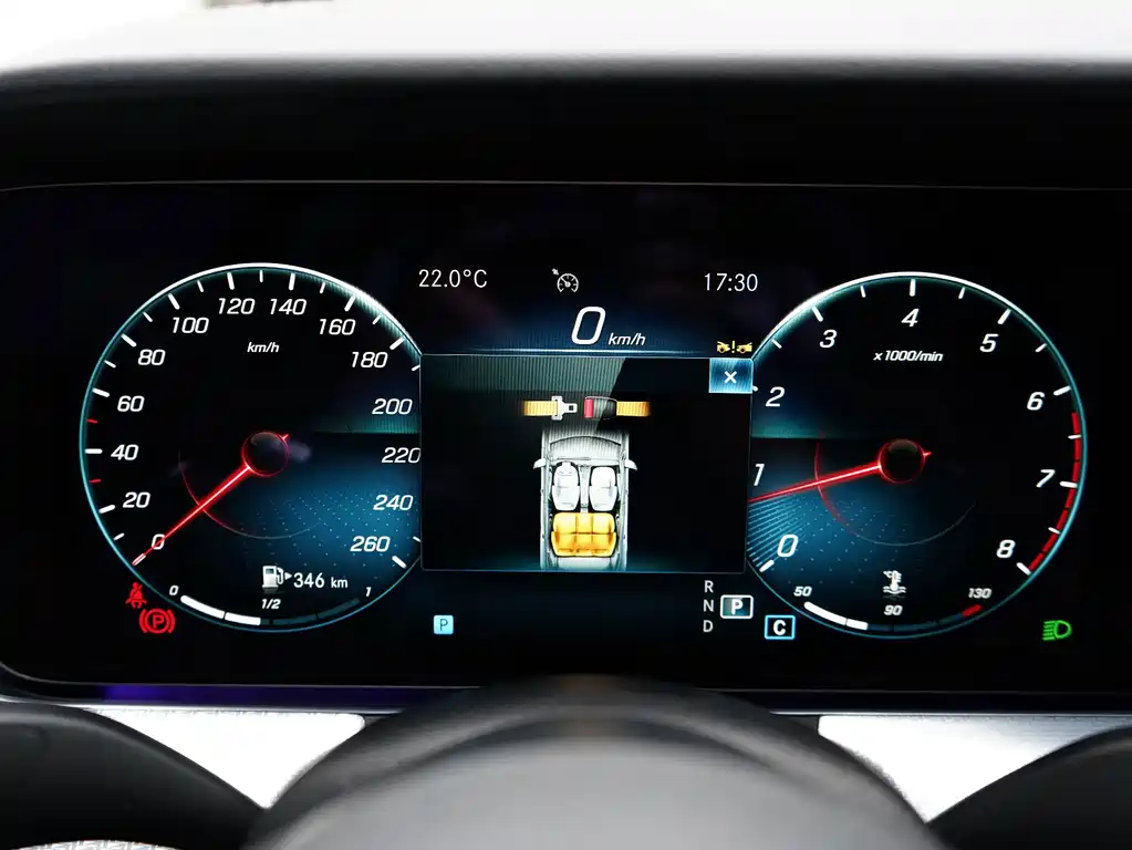 Mercedes-Benz E-Class — миниатюра 11