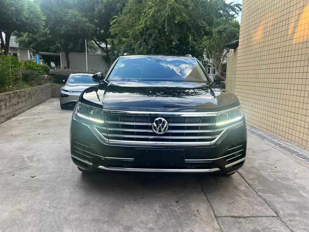 VOLKSWAGEN TOUAREG