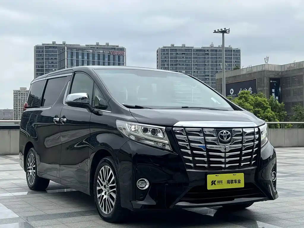 Toyota Alphard — миниатюра 3
