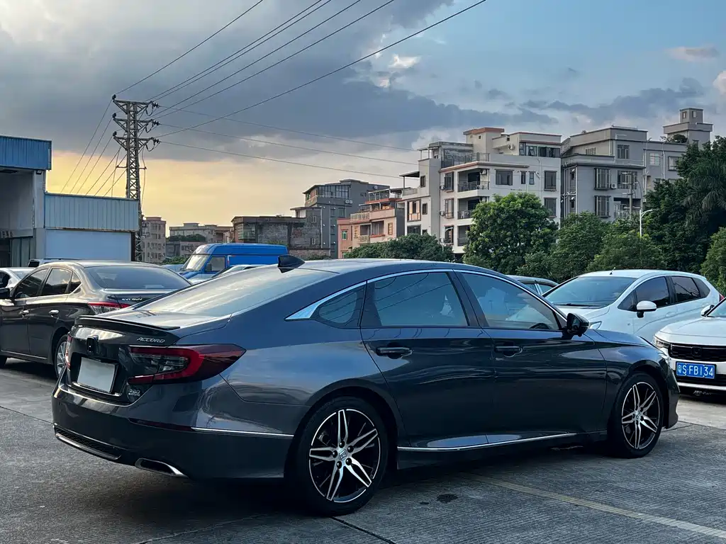 Honda Accord — миниатюра 7