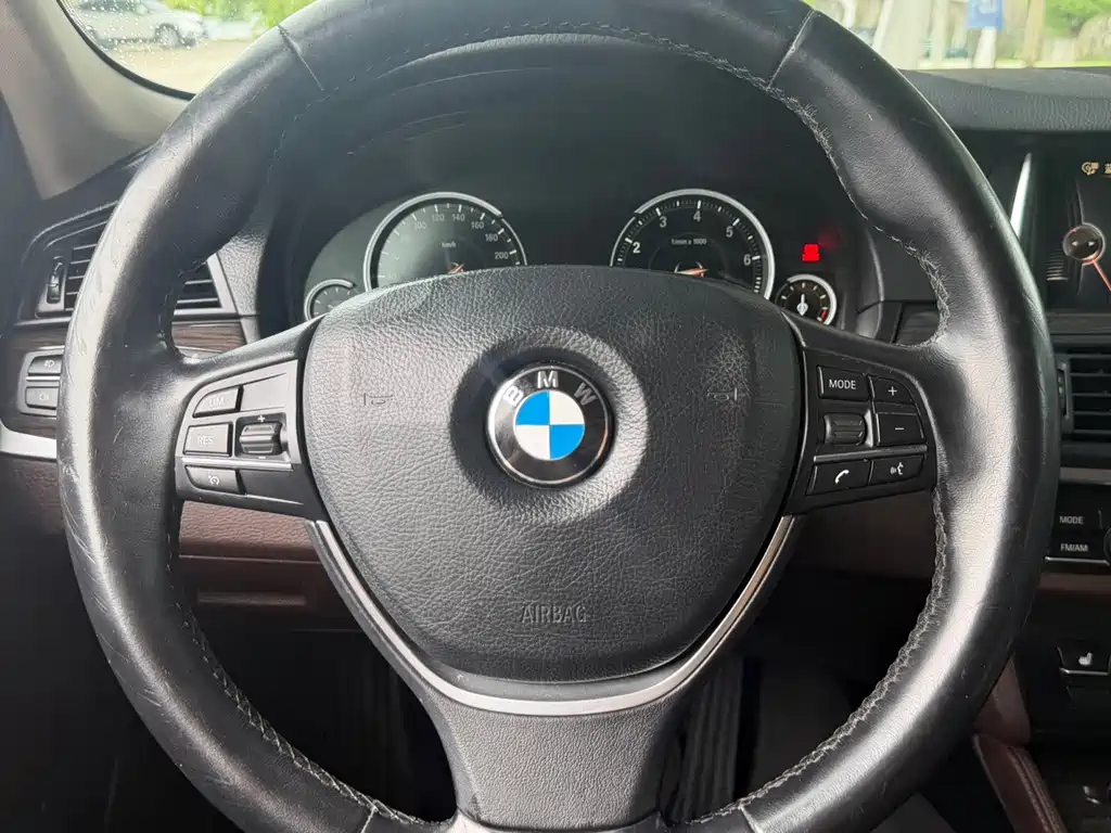 BMW 5 Series — миниатюра 21