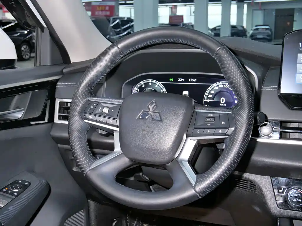 MITSUBISHI OUTLANDER