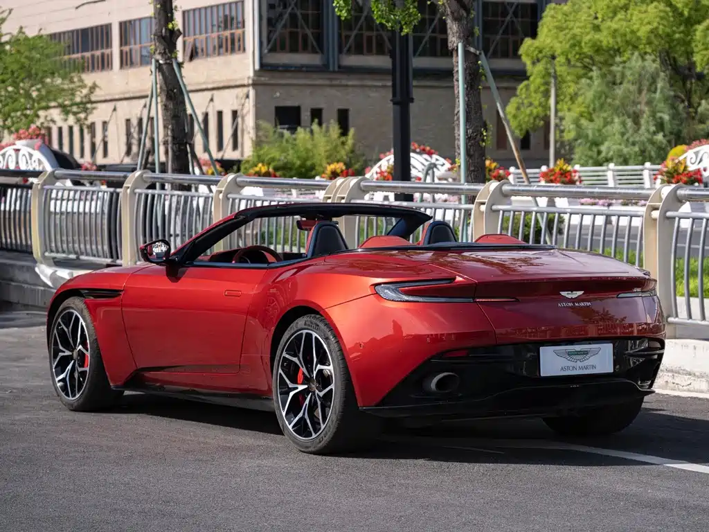 Aston Martin DB11 — миниатюра 6