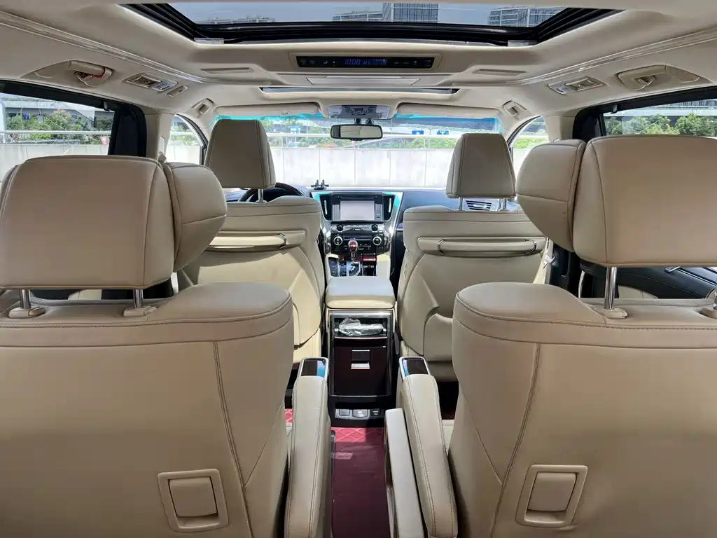 Toyota Alphard — миниатюра 14