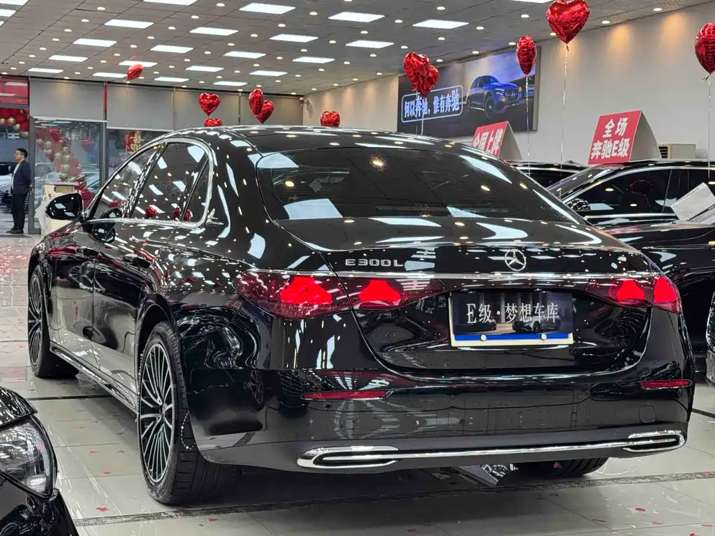 Mercedes-Benz E-Class — миниатюра 9