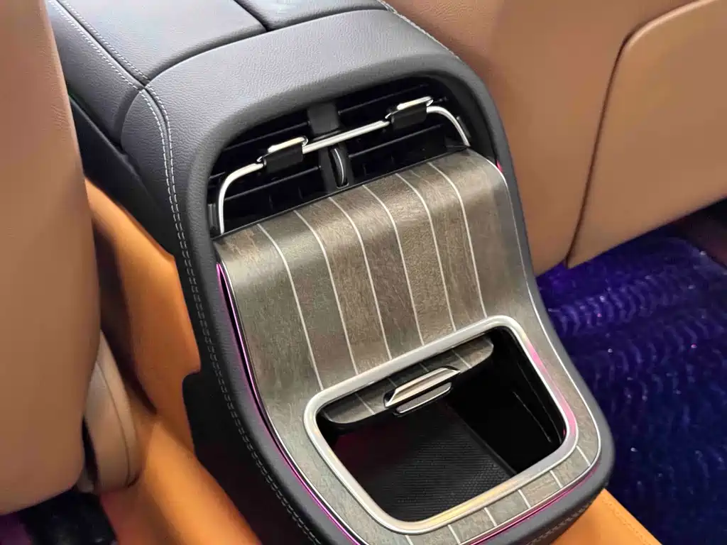 Mercedes-Benz E-Class — миниатюра 11