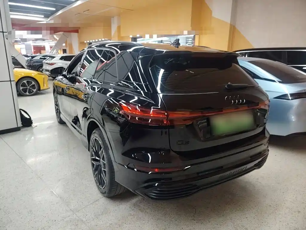 Audi Q5 e-tron — миниатюра 5