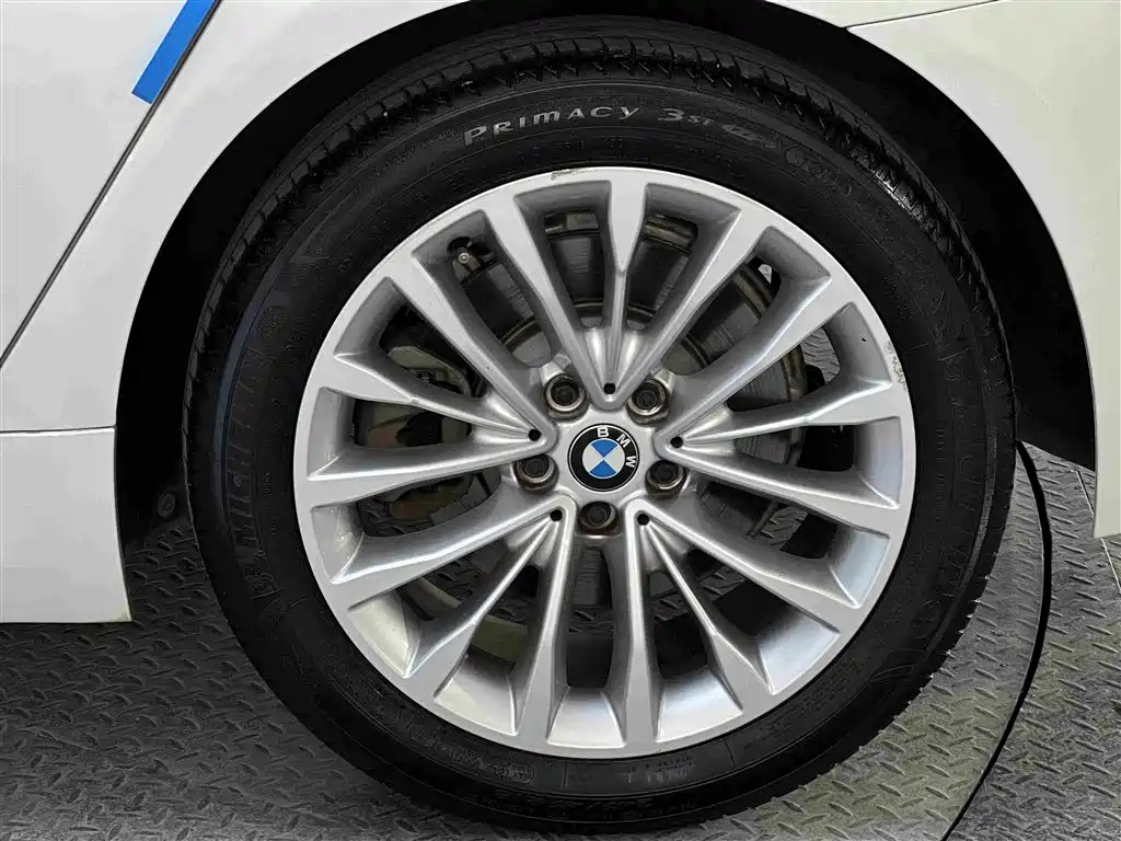 BMW 5 Series — миниатюра 23