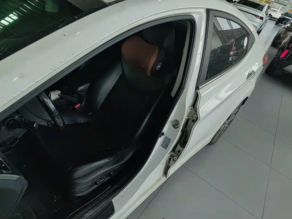 Hyundai Elantra Langdong — миниатюра 15