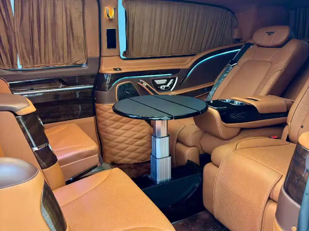 Mercedes-Benz Vito 2023 2.0T 7 мест