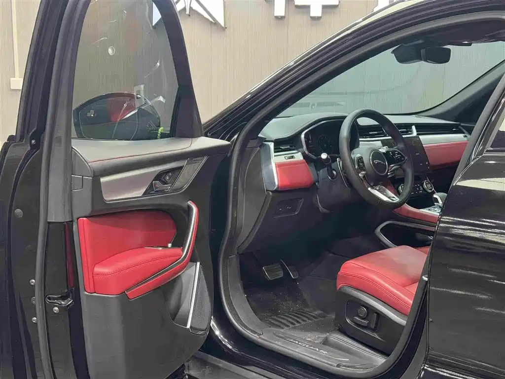 Jaguar F-Pace 2024 P250 R-Dynamic SE