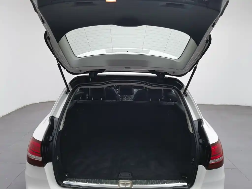 Mercedes-Benz C-Class (Import) — миниатюра 16