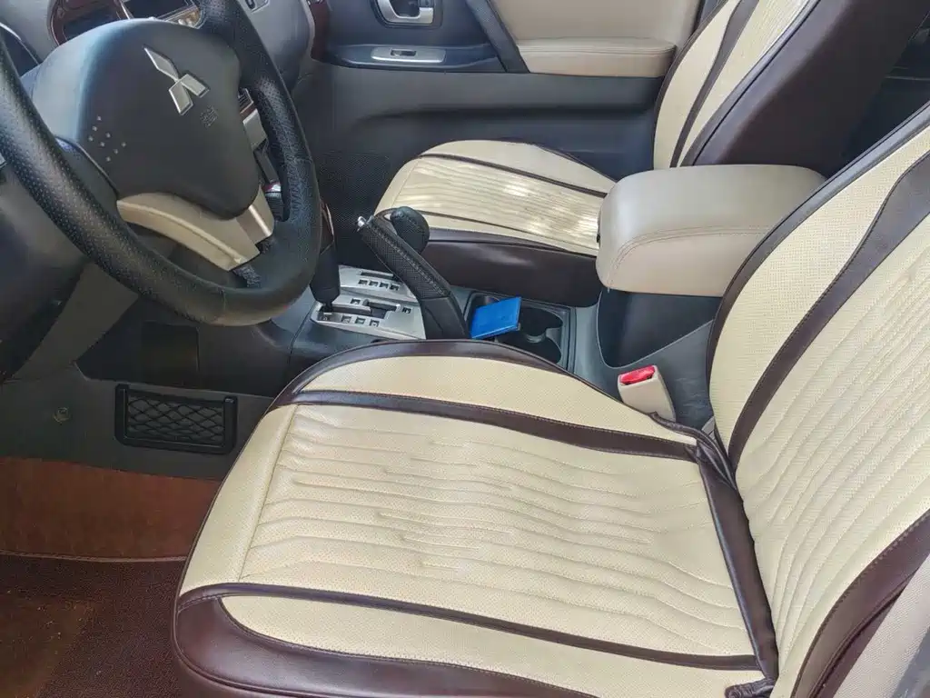 Mitsubishi Pajero — миниатюра 4