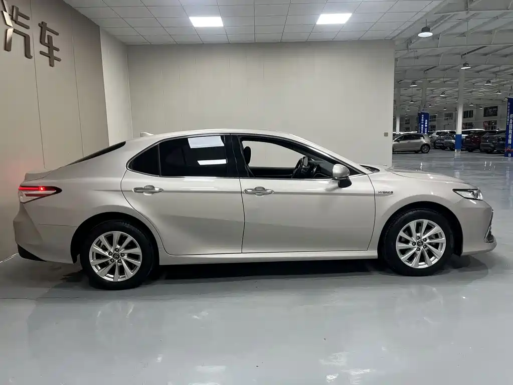 Toyota Camry — миниатюра 7
