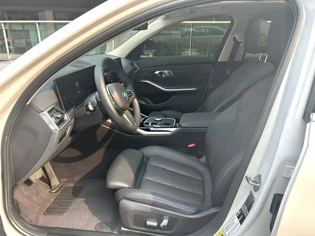 BMW i3 2022 eDrive 35 L
