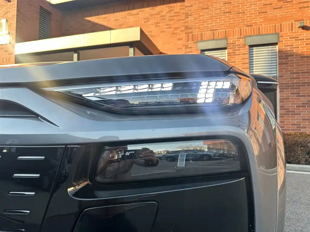 AUDI Q6L SPORTBACK E TRON