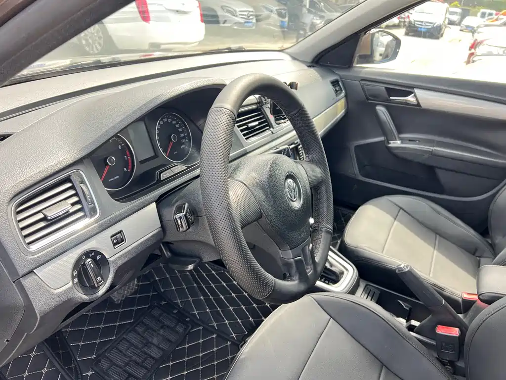 Volkswagen Gran Lavida 2013 1.6L AT Luxury