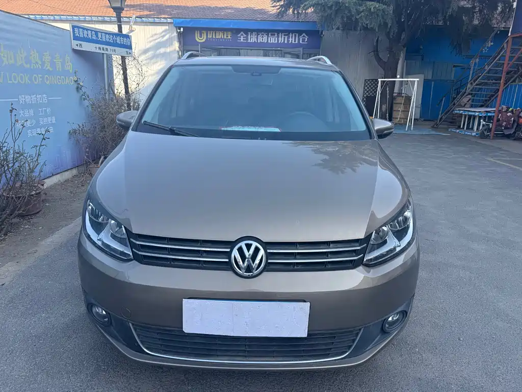 VOLKSWAGEN TOURAN