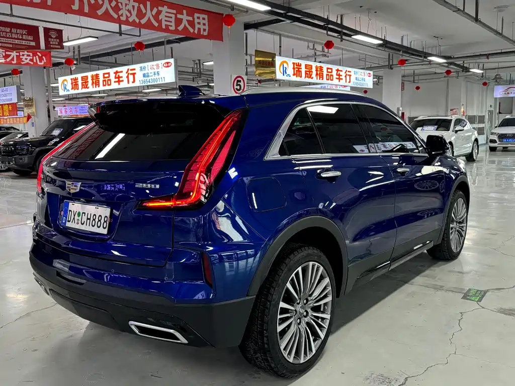 CADILLAC XT4