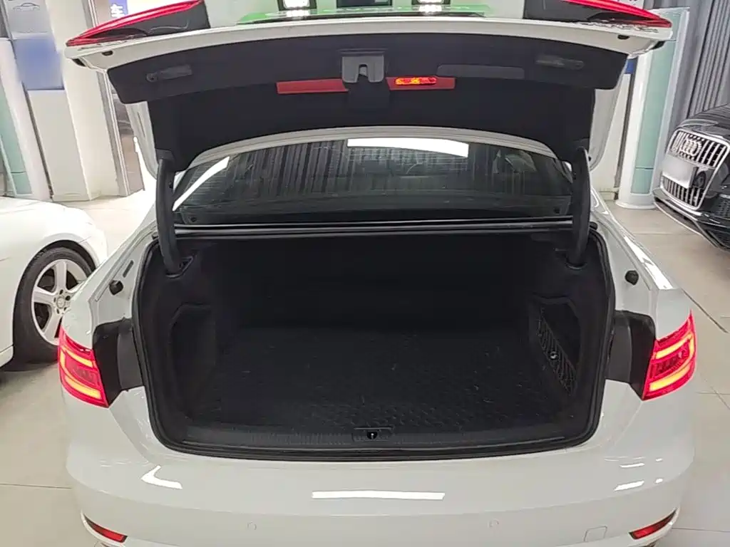 Audi A4L — миниатюра 19