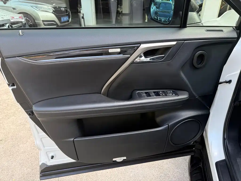 Lexus RX — миниатюра 7