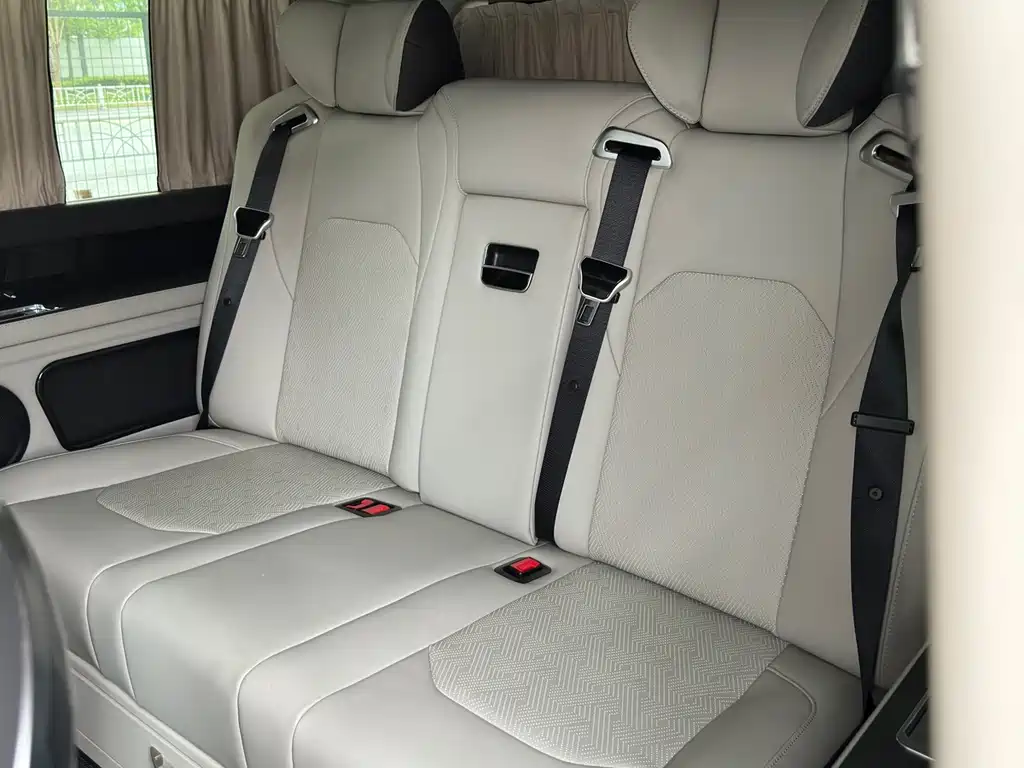 Toyota Hiace — миниатюра 18