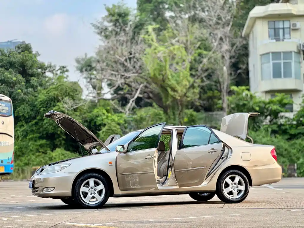 Toyota Camry — миниатюра 16