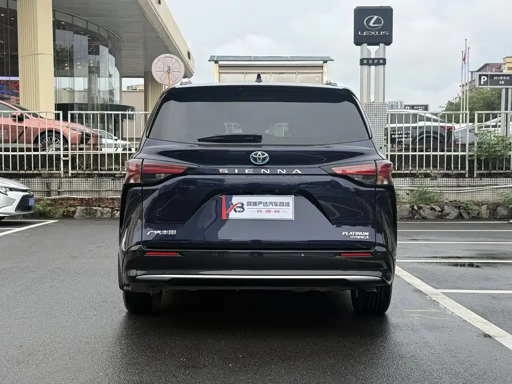 Toyota Sienna — миниатюра 6