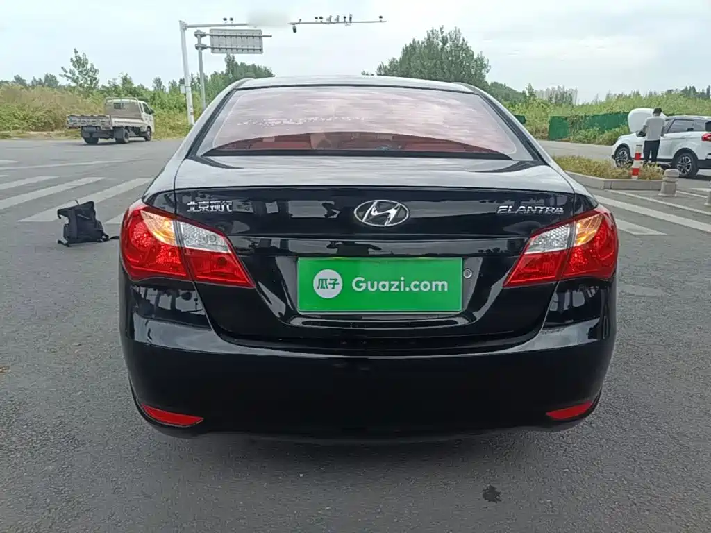 Hyundai Elantra — миниатюра 6